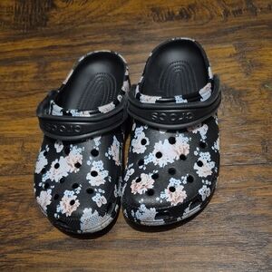CROCS Woman Floral Clogs - Black and Pink